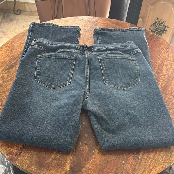 Old Navy Original Mid-Rise Jeans - Picture 4 of 5